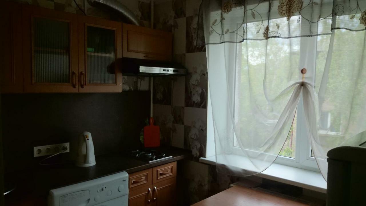 в центре города, Stacijas 111 *